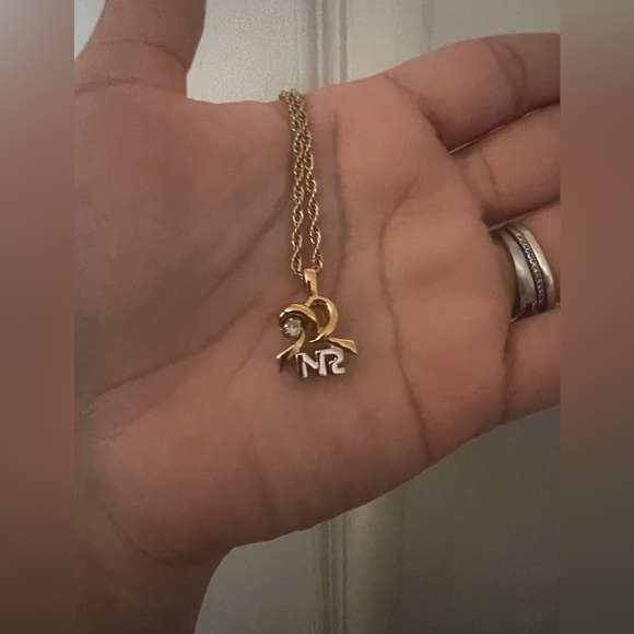 Vintage Nina Ricci Gold Knot Pendant Necklace - Picture 2 of 3